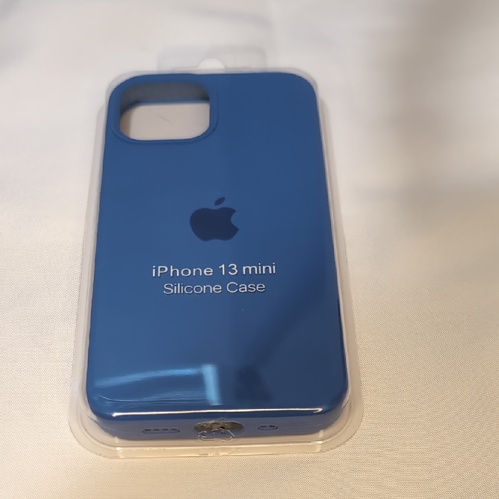 Apple iPhone 13 Mini Silicone Case - Deep Blue